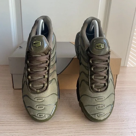 Nike Air Max Plus GS Olive Green Cargo Sneakers- SZ 5.5 Y- 7 W